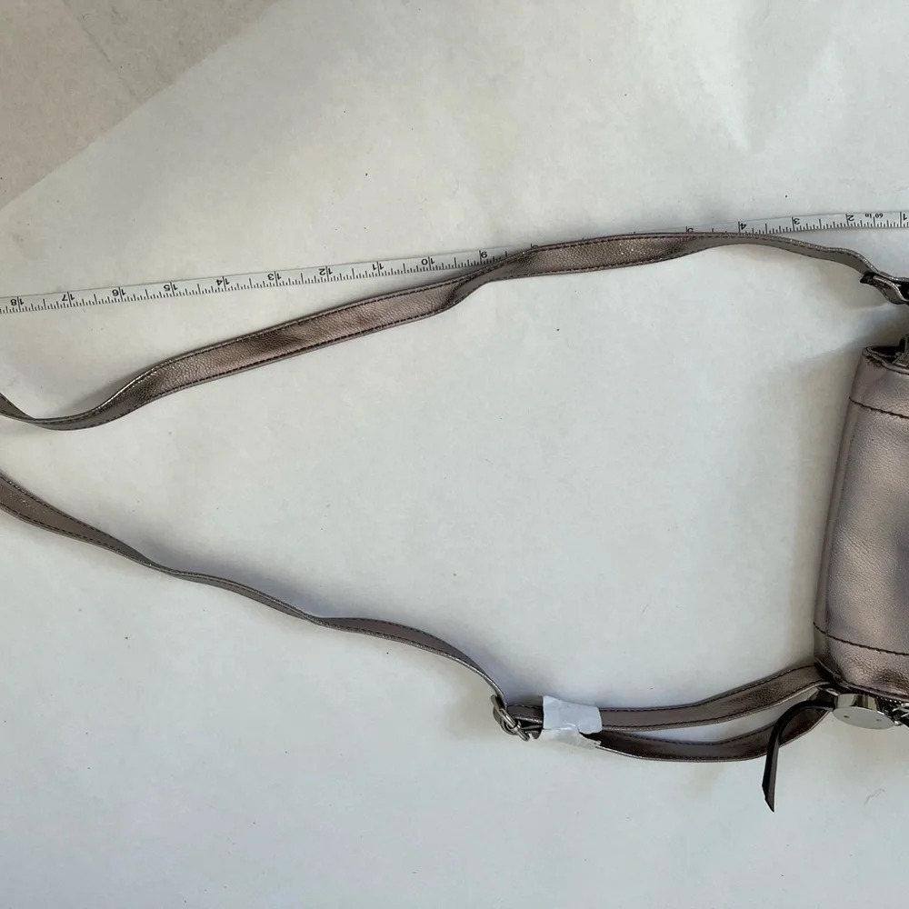 Elle Silver Elegant Crossbody Bag /Crossbody Purse / Travel Handbag NWT - Picture 8 of 11